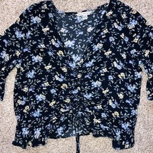 American eagle floral crop top size medium flutter sleeve blouse